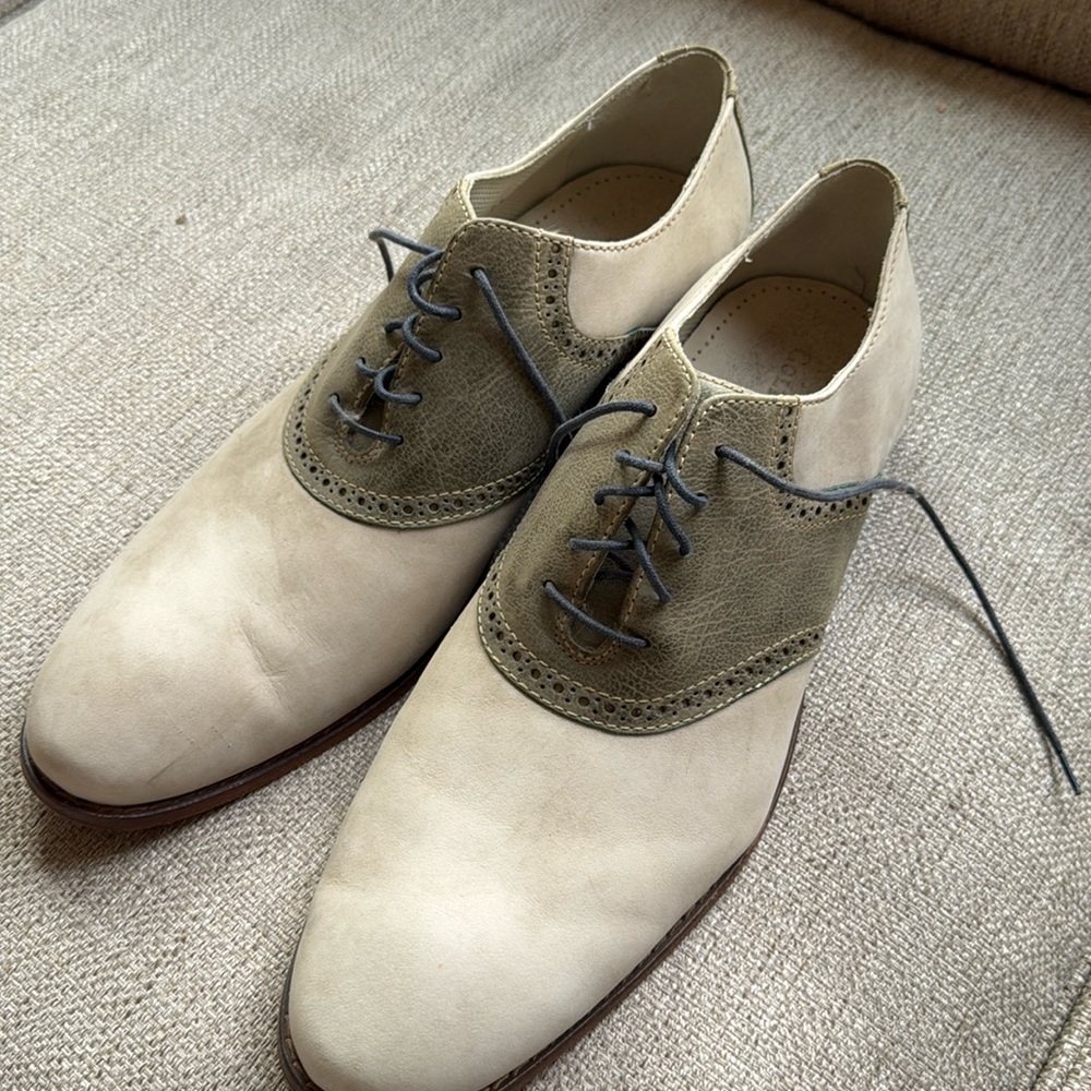 Cole Haan two tone olive/cream saddle Oxford leather dress shoes.  Size 13M
